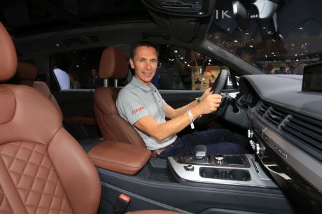 A bord de l'Audi Q7, version SQ7.