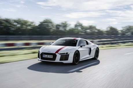 Audi R8 RWS travelling avant gauche sur piste