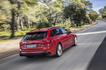 Audi RS4 Avant rouge travellin arrière droit