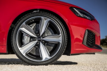 Audi RS4 Avant rouge jante usinée