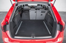 Audi RS4 Avant rouge coffre