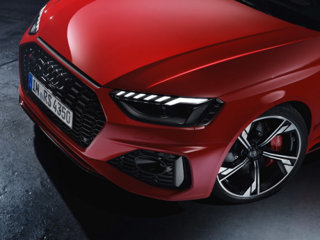 Audi RS 4 Avant vue avant rouge