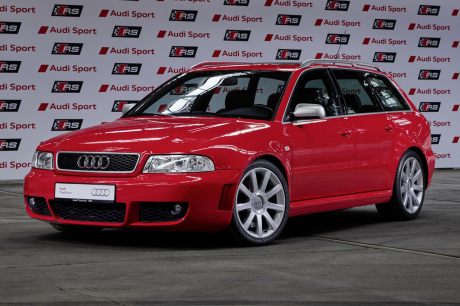 Audi RS4 B5 rouge vue avant