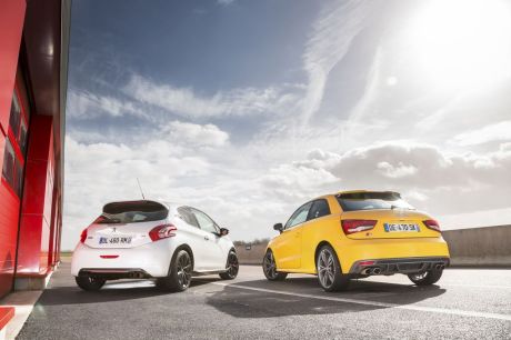 Peugeot 208 GTi blanche vue arriÃÅ¡re Audi S1 quattro jaune vue arriÃÅ¡re