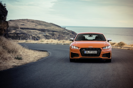 Audi TTS 2018 coup̮̩ orange vue avant
