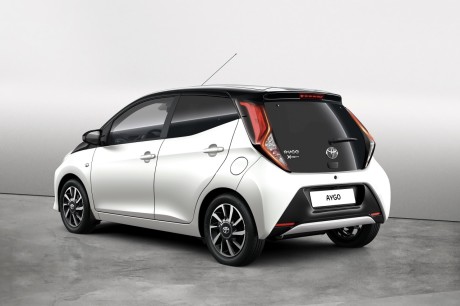 Toyota Aygo x-night arrière gauche