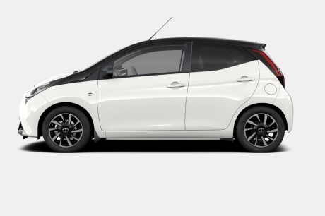 Toyota Aygo x-night gauche