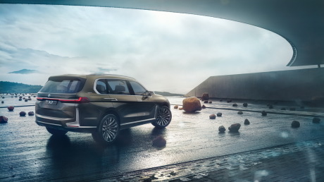 BMW Concept X7 iPerformance vue arrière marron