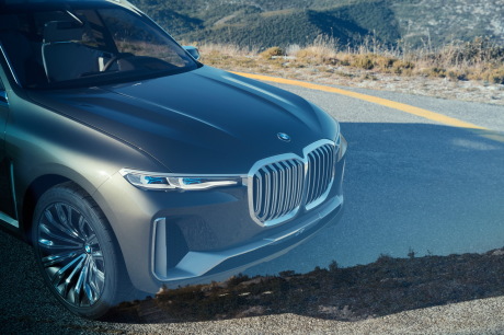 BMW Concept X7 iPerformance vue avant marron