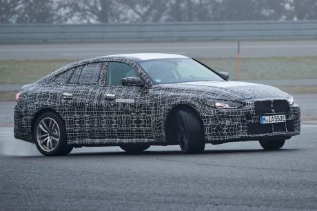 BMW i4 prototype photos officielles camouflées