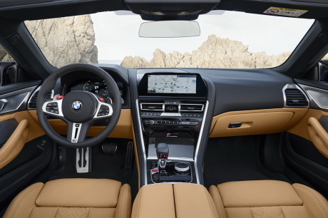 BMW M8 Competition coupe bleue