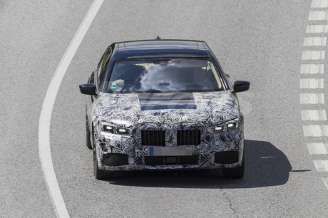 BMW Série 7 restylée camouflée