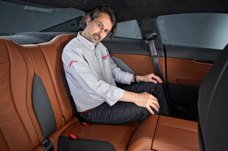 nouvelle BMW Série 8 M850i xDRive M Performance bleu habitacle places arrière