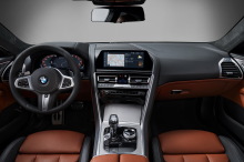 nouvelle BMW Série 8 M850i xDRive M Performance bleu habitacle planche de bord