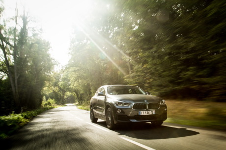 BMW X2 18i sDrive DKG7 3/4 avant
