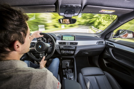 BMW X2 2018 M Sport orange vue embarquée