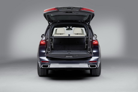 BMW X7 vue arriÃÆÃ
¡re coffre ouvert