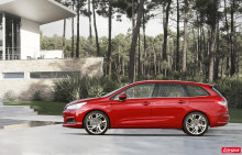illustration Citroën C4 break vue de profil rouge par Didier RIC