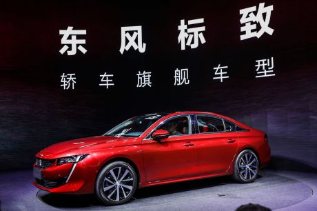 Peugeot 508-L rouge au salon de Guangzhou