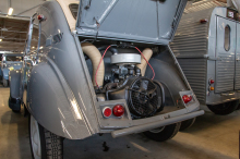 CitroÃÆÃ«n 2CV Sahara vue du moteur ÃÆ l'arriÃÆÃ
¡re dans le coffre
