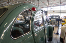 CitroÃÆÃ«n 2CV anglaise avec les vitres arriÃÆÃ
¡re ouvrantes.
