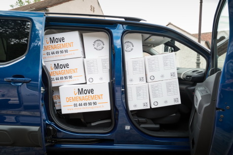 Le Berlingo XL dispose d'un volume de chargement de 4 000 litres avec le seul conducteur ̮ bord. Cela permet de charger 41 cartons de d̮̩m̮̩nagement.