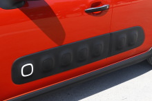 Les airbump sont devenus la marque de fabrique de Citroën. Le C3 Aircross n'y échappera pas.