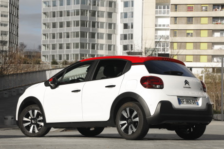 Citroën C3 vue arrière blanche et rouge