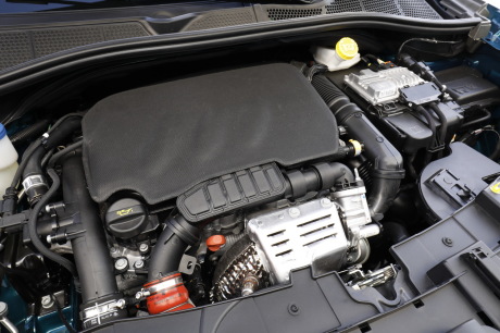 C4 Cactus vue du moteur capot ouvert