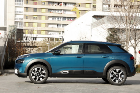 Citroën C4 Cactus 2018 vue de profil bleu
