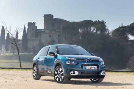 Citroen C4 Cactus bleu statique avant droit