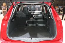 Citroën C4 Picasso 2016 Exclusive vue du coffre avec sièges arrière rabattus