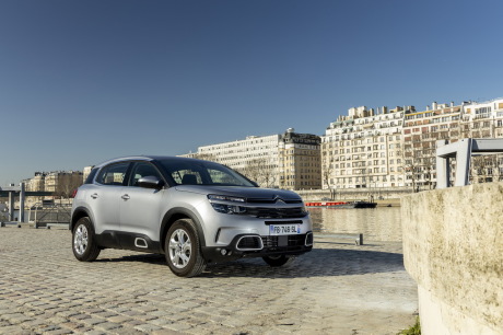 Citro���ën C5 Aircross Live gris statique avant droit