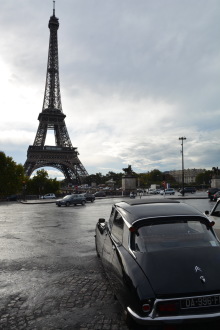 citroen ds devant la tour eiffel