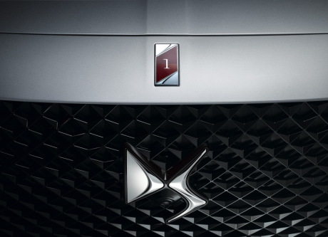 DS 7 Crossback La Première vue monogramme de calandre