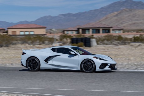 Chevrolet Corvette droit