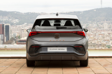 Cupra Born hayon et bandeau lumineux