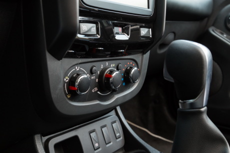 commandes de climatisation manuelle Dacia Duster 1