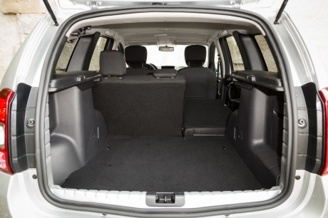 Dacia Duster 1 vue du coffre ouvert