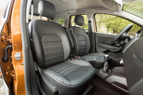 Dacia Duster 2 sièges avant
