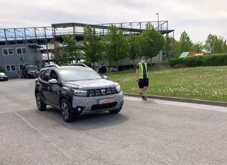 dacia duster restyle spyshots