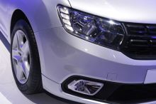 Dacia Logan 2016 vue du phare à LED