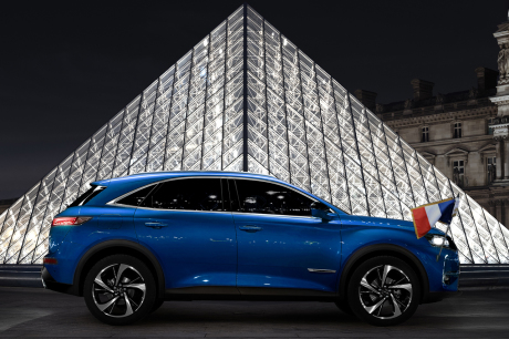 DS7 Crossback Macron 2017 bleu vue de profil voiture présidentielle