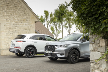 DS7 Crossback blanc et gris vue avant et arriere