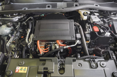 Citroën ë-C4 électromoteur capot ouvert