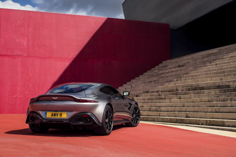 Aston Martin Vantage 2018 gris statique arriÚre droit