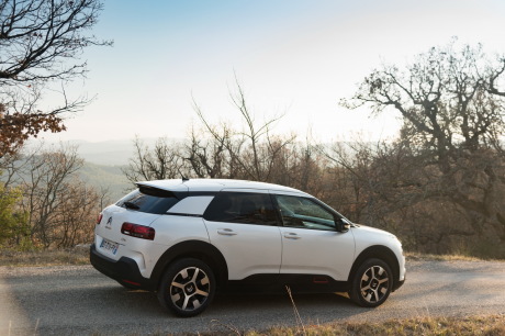 Citroen C4 Cactus blanc statique arrière droit