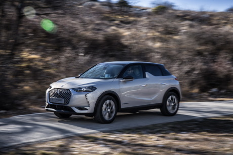 DS3 Crossback E-Tense La PremiÃÅ¡re gris action avant gauche