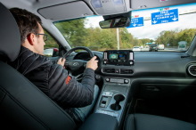 Julien Sarboraria au volant du hyundai kona electric