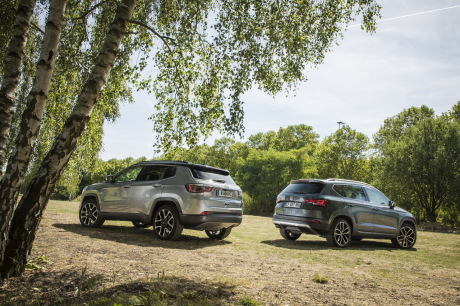 Seat Ateca 2017 et Jeep COmpass 2017 vue arrière